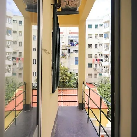 Bright 2, Fully Renovated In Center