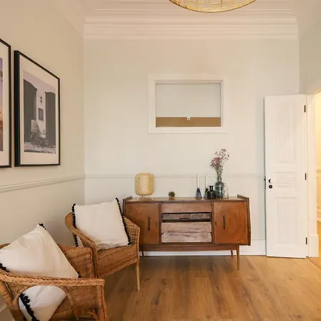 Bright 2, Fully Renovated In Center