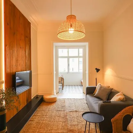 Bright 2, Fully Renovated In Center