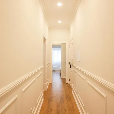 Bright 2, Fully Renovated In Center